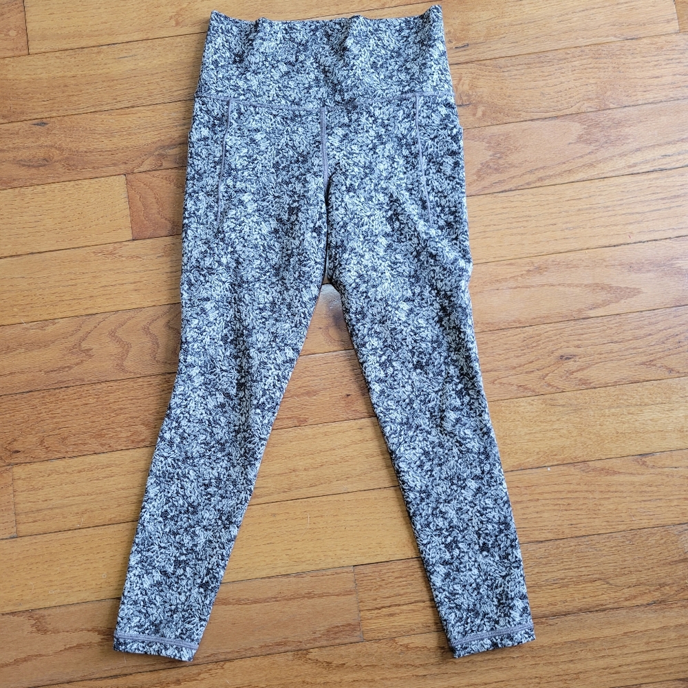 Athleta Salutation Stash Pocket II 7/8 Yoga Leggings